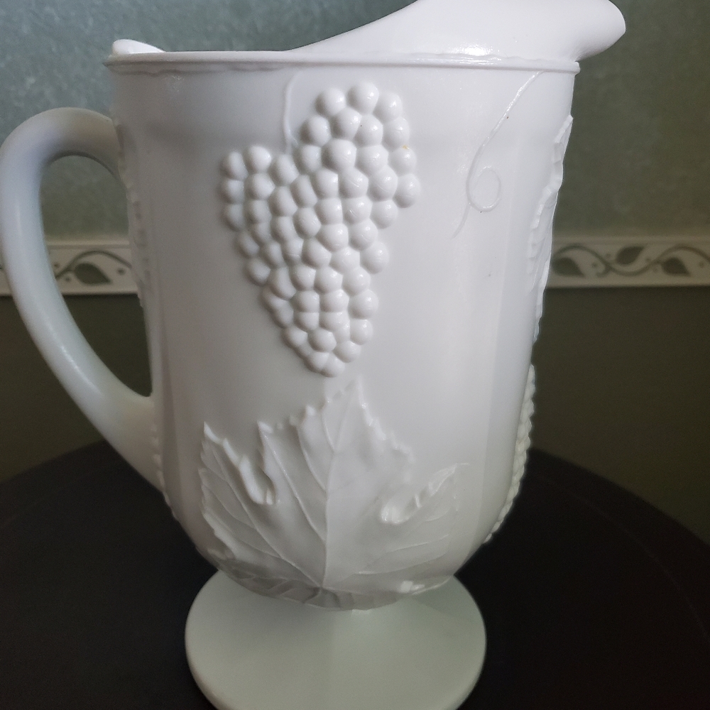 Vintage White Indiana Milk Glass Pitcher - Picture 4 of 8